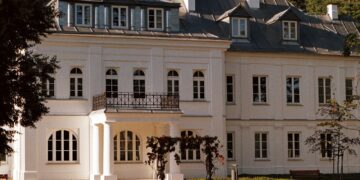 Zaginiony klejnot Polski: Historia i tajemnice Pałacu Radziwiłłów Turystyka i rekreacja Zaginiony klejnot Polski: Historia i tajemnice Pałacu Radziwiłłów