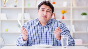 Zdjęcie ilustrujące temat głodówki, z naciskiem na zdrowie i dobre samopoczucie