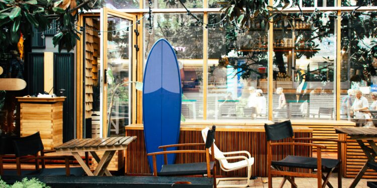 Okrągłe vs prostokątne stoliki kawiarniane i restauracyjne – wady i zalety